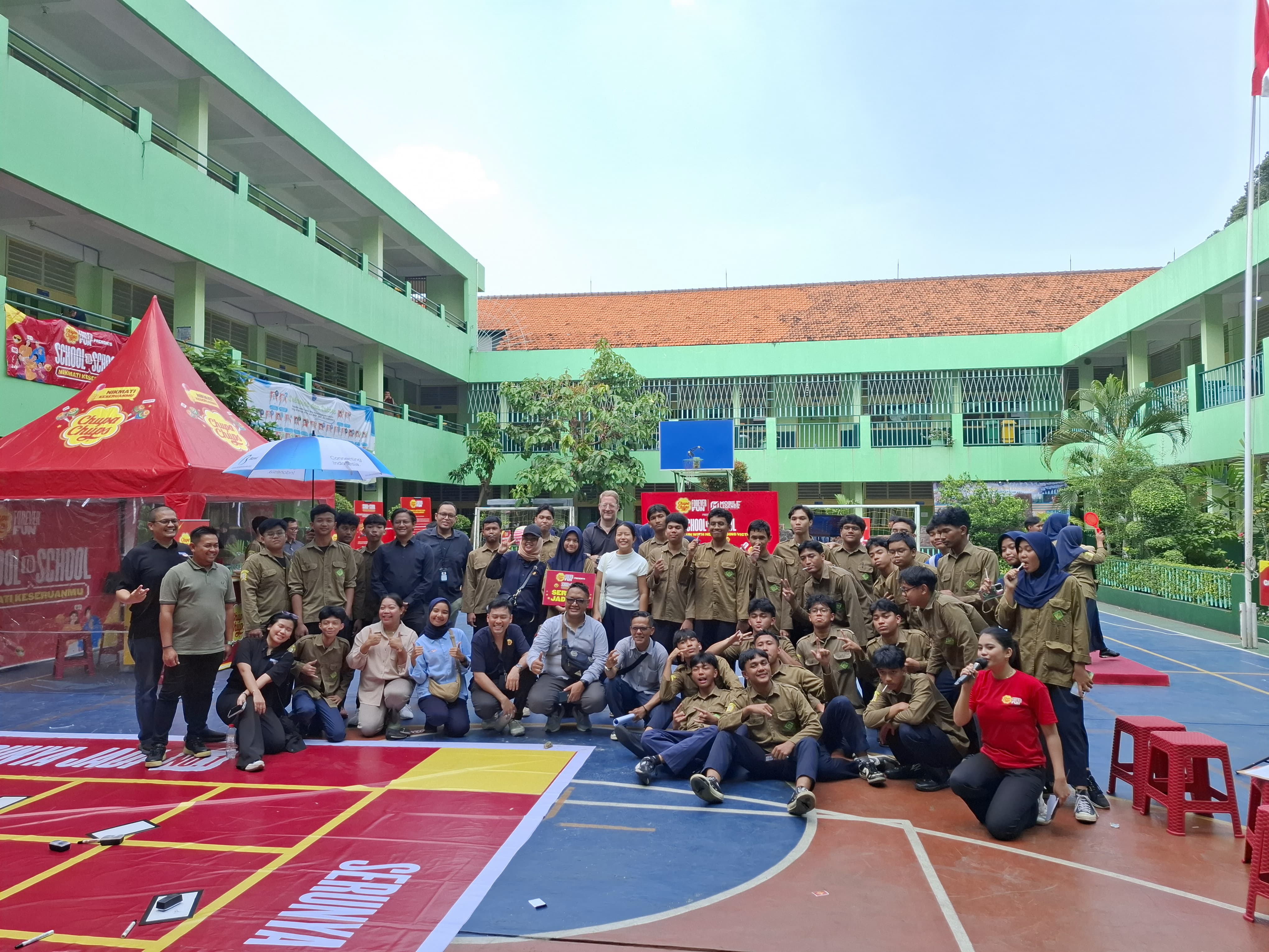 <div>A Picture with a CEO of Chupa Chups Mr. Xavier Bernat , Thank you for Visiting us&nbsp;</div>